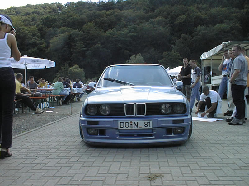 bmw 318 
