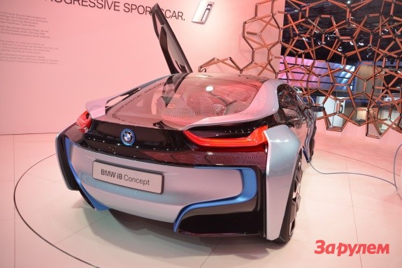201109191338_bmw_i8_side_rear_view.jpg