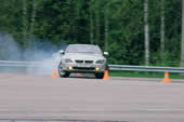 прохождение поворотов BMW 645Ci