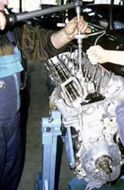 Тюнинг двигателя  BMW 5-series E39. Идет сборка 3,2-литровой доработанной 